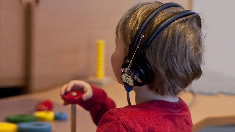 Ear Gear – Parent’s choice as most effective for keeping hearing aids on kids!